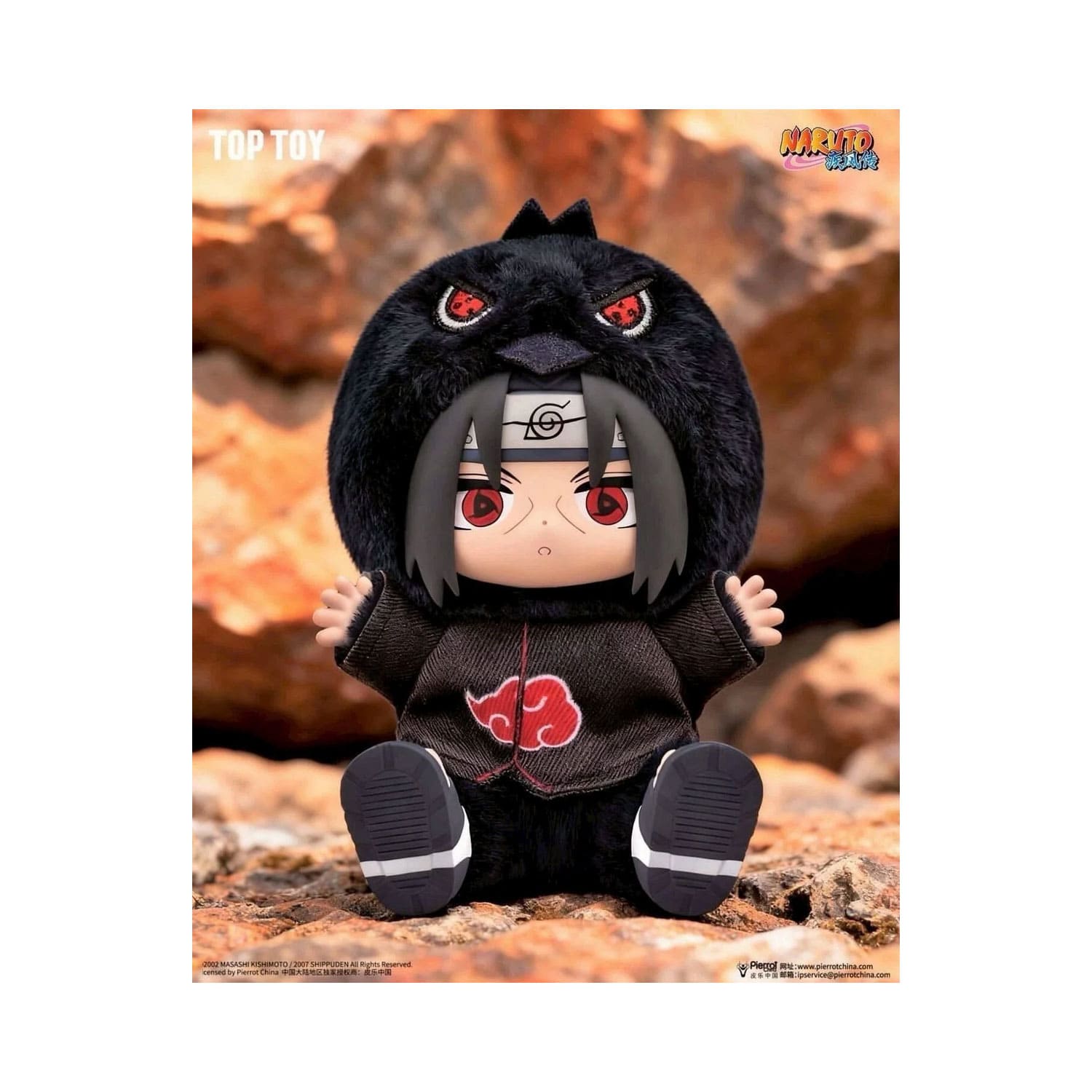 Die Naruto Cute Beast Party Series 2 Plush/Plüschfigur Itachi Uchiha aus Naruto Shippuden sitzend im Raben Outfit.