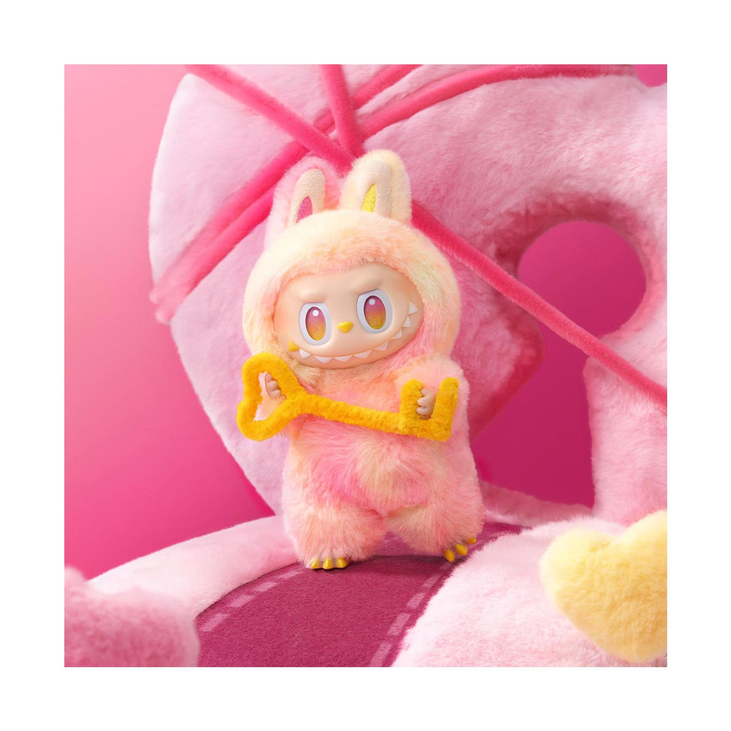 POP MART Labubu the Monsters Plüsch Orange/Rosa Emotion Loyalty made by Kasing Lung.