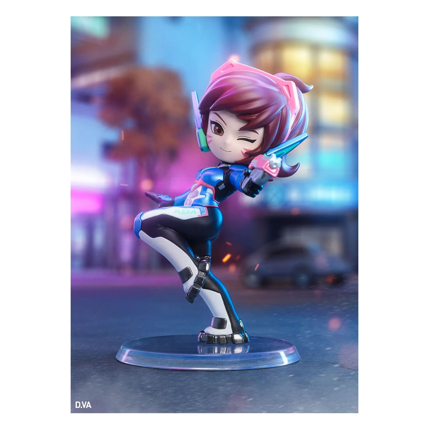 Die Blind Box POP MART Overwatch-Play-of-the-Game-Series Figurenbox mit der Figur D.VA mit Pose und Karte.