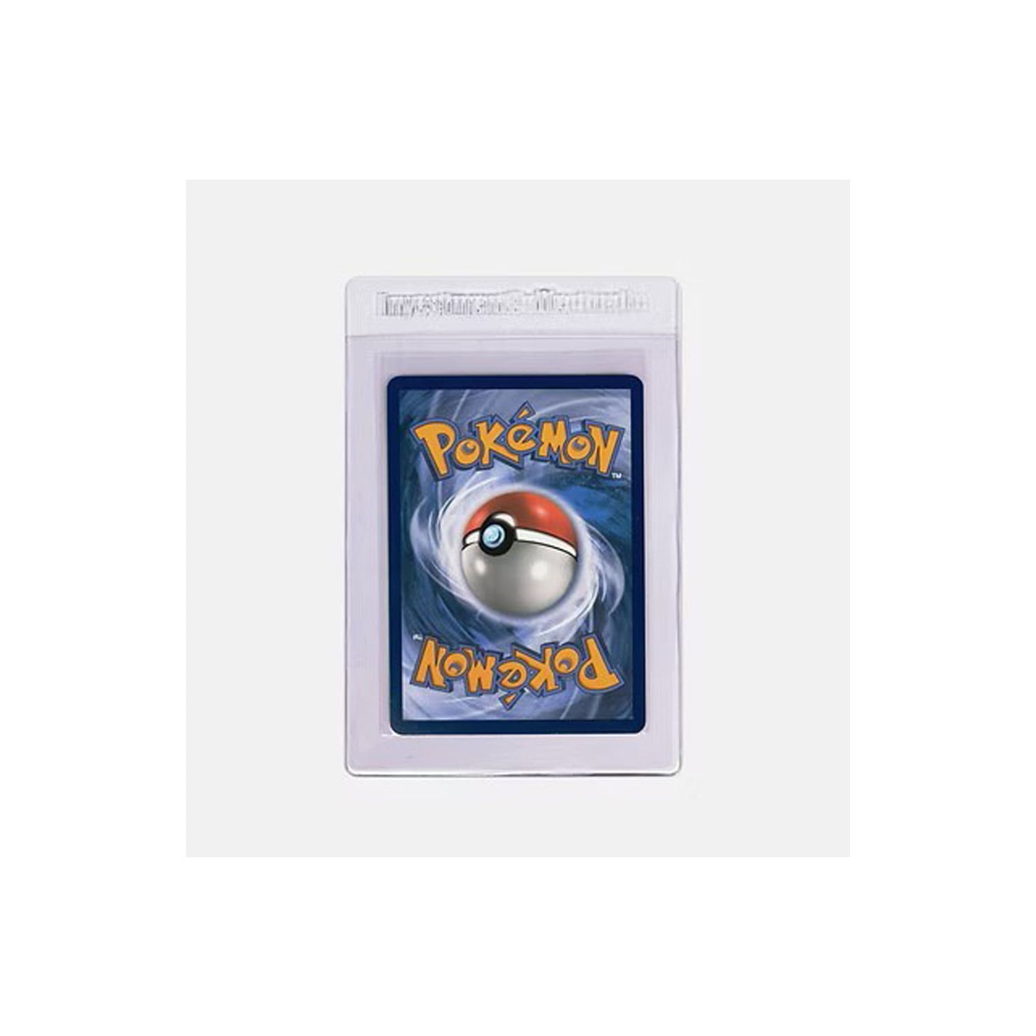Die Premium Card Saver von InvestmentCollector Pokémon Karte gesleeved in der Hülle für jedes TCG.